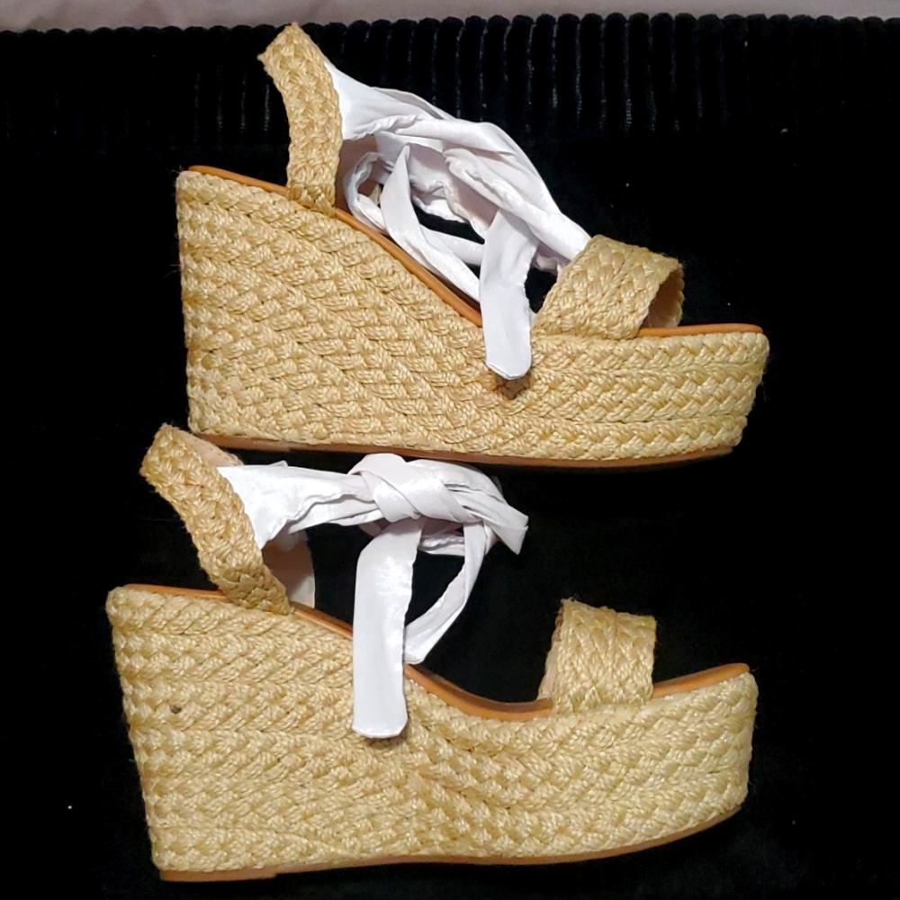 Price shoes from Colombia , size 8.5